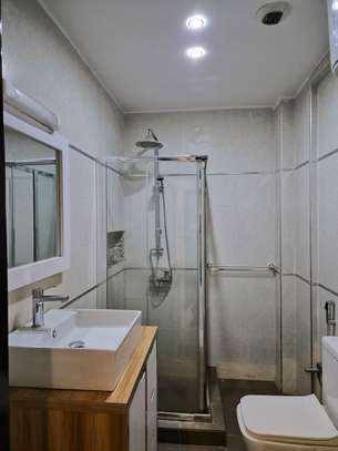 Appartement moderne de 2 chambres et salon à sacré cœur image 6