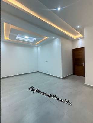 À louer –  appartement F4 au sur la corniche des Mamelles image 6