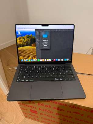 MacBook Pro 14 M3 Max 2023 64GB RAM 8TO HDD image 2