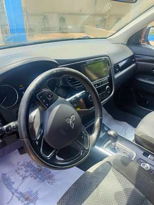 MITSUBISHI OUTLANDER 2019 image 11