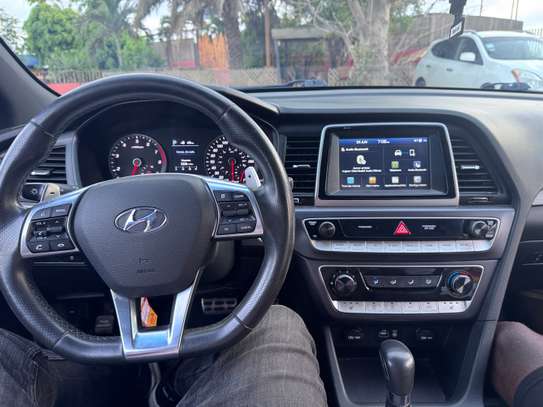 Hyundai sonata image 2