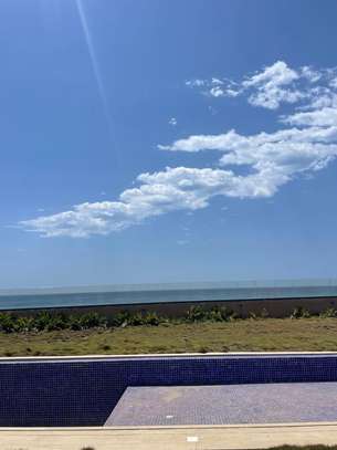 Villa neuve de 1000 m² pied dans l' eau Almadies image 5
