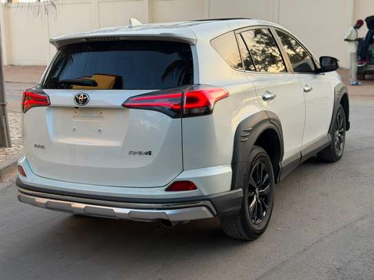 TOYOTA RAV4 image 10