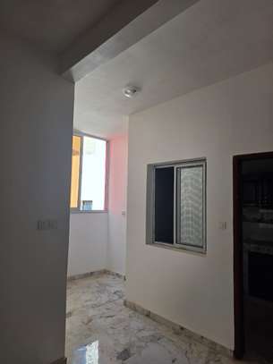 Appartement Neuf de 2 Chambres à Louer au Sud Foire image 10