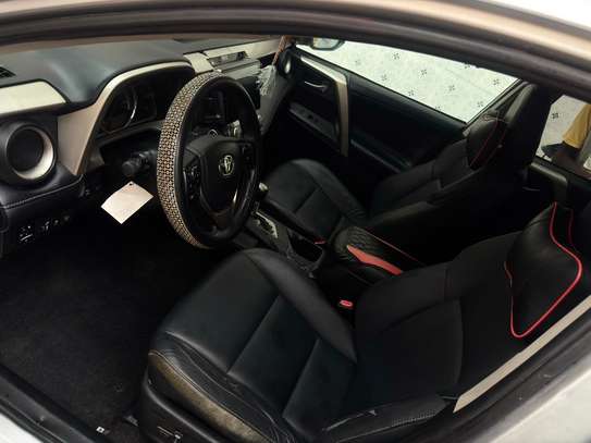 TOYOTA RAV4 image 4