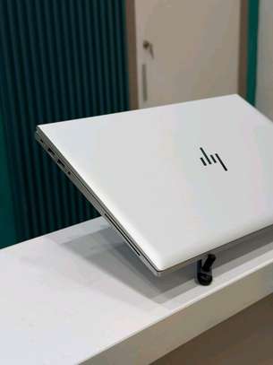 HP EliteBook 840 G8 image 4