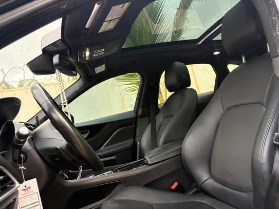 Jaguar F pace 2018 image 4