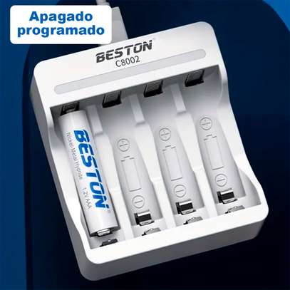 Chargeur de piles électrique à 4 emplacements avec écran Led image 3