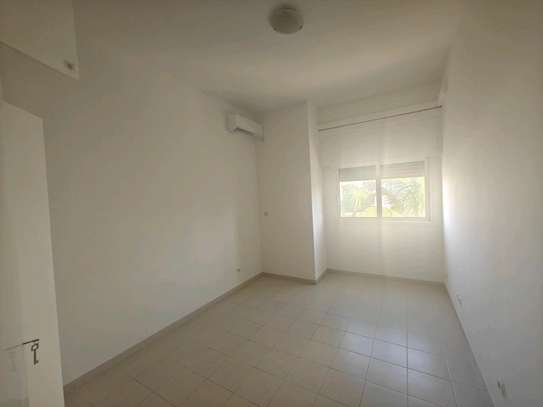 Appartement a louer point E image 7