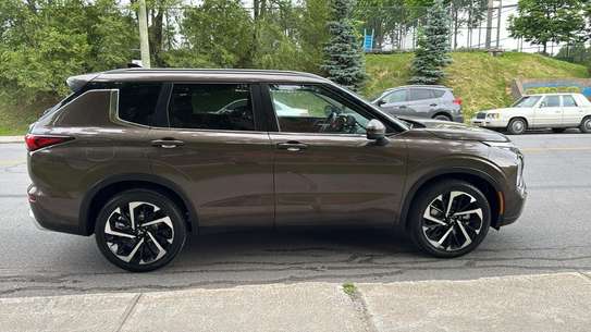 Mitsubishi outlander 2024 image 3