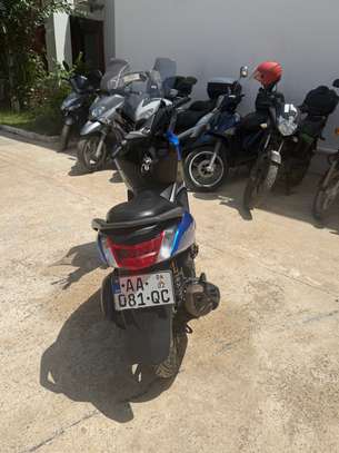 À VENDRE YAMAHA NMAX 125 image 6
