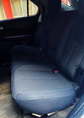 Chevrolet SUV blanc spacieux et confortable image 4