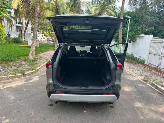 Toyota RAV4 2020 SUV image 12
