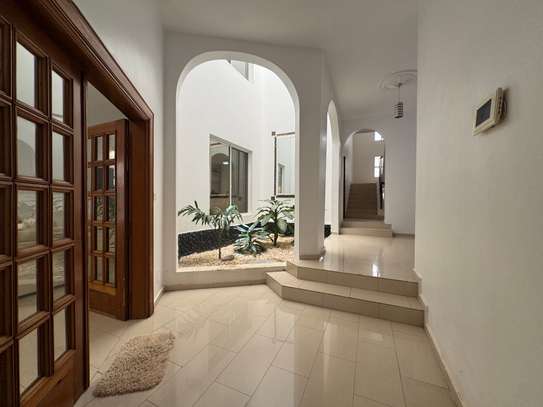 Villa à vendre aux Almadie Ngor derrière Philippe Moris image 4