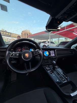 Porche Maccan image 13