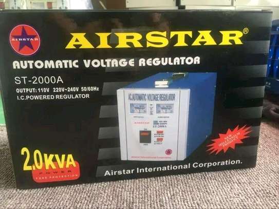 Régulateur de tension (airstar) 2000watts image 2