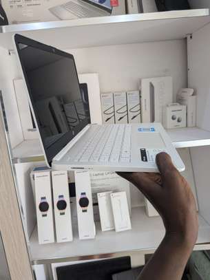 HP laptop 14 notebook Intel Celeron 4g de ram ) 128 image 2