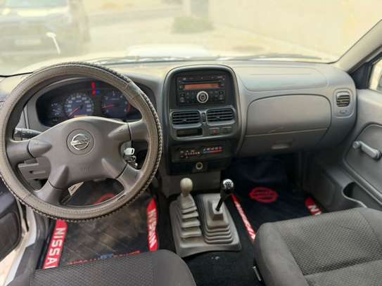 Nissan hardbody image 3