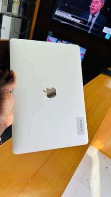 MacBook Pro 2019 - 13’p - SSD 512/Ram16Go i5 image 2