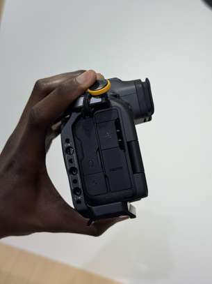Canon EOS R5 Mark II Avec Cage + Station de charge image 8