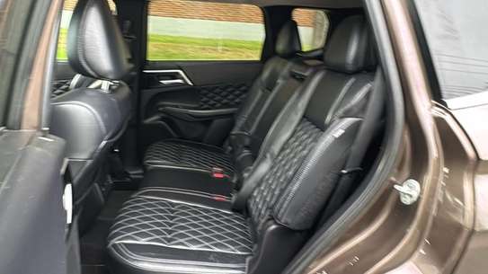 Mitsubishi Outlander image 11