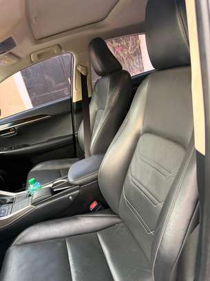 Lexus NX300H Année 2018 image 6