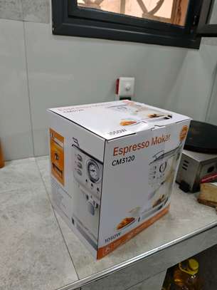 Machine expresso compacte blanche avec manomètre vapeur image 8