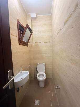 bureau duplex à louer 600m2 image 2