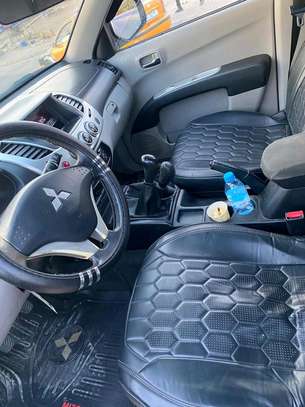Mitsubishi Pajero 4X4 image 5