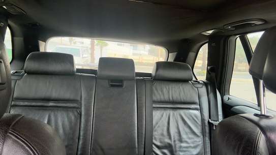 BMW X5 SUV gris métallisé spacieux et performant image 5