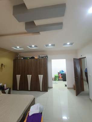Villa R+2 à vendre à Mbackiyou Faye image 4
