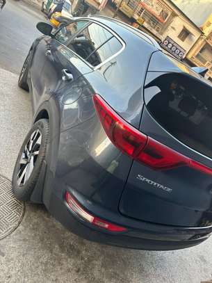 Kia Sportage SUV compact gris métallisé image 5