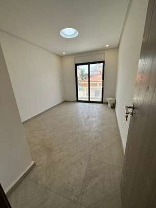 Duplex à usage professionnel à louer Cité Aliou sow image 14