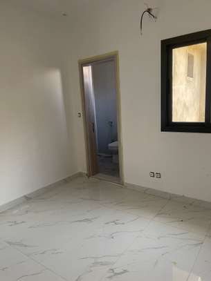 Appartement F3 neuf à louer aux mamelles à 400 000 image 5