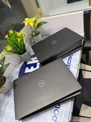 Dell latitude 7400 image 6