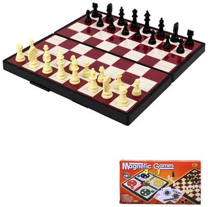 Ensemble de jeu 4 en 1, échecs, ludo, dame et cartes image 12