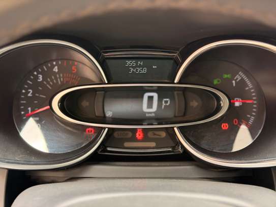 RENAULT CLIO 2019 image 10