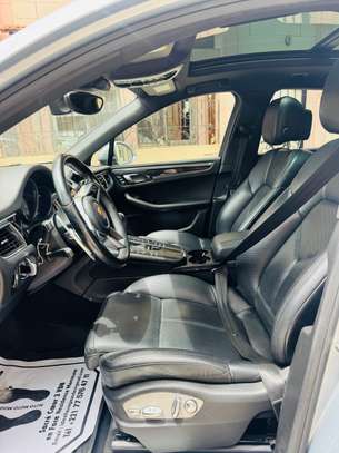 Porsche Macan S 2018 image 11