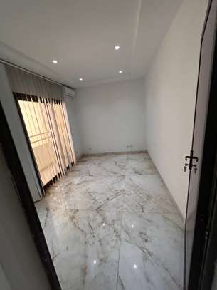 Appartement de 7 pièces pour bureau à louer image 2