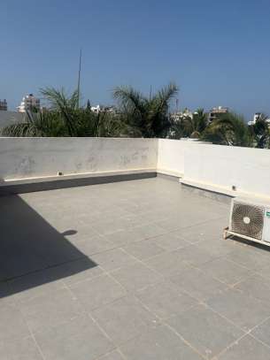 Belle villa vide F7 avec piscine à louer à Mermoz image 6