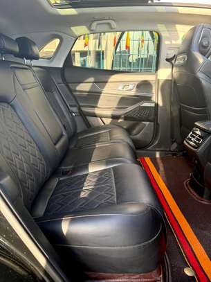 Changan UNI-K SUV électrique 2022 noir élégant image 4