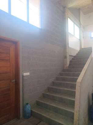 LOCATION ATELIER + PLATEAU BUREAUX image 6