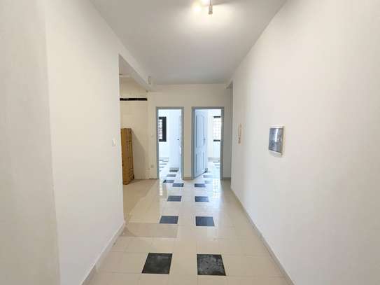 APPARTEMENT F4 SEMI MEUBLE  A LOUER A NGOR EN FACE DU STADE image 3