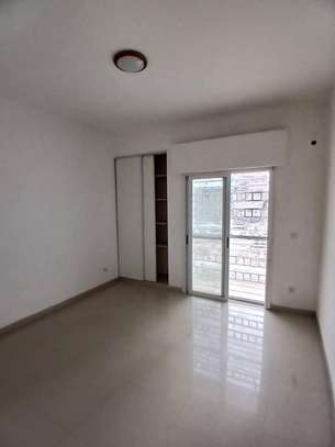 F4 de 135 m² à vendre cité Sipres VDN image 6