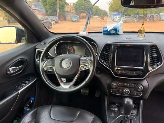A vendre JEEP CHEROCKEE LIMITED 2019 essence image 2