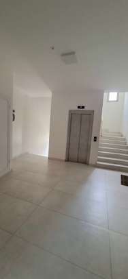 Appartement F4 meublé spacieux de 3 chambres à louer Point E image 13