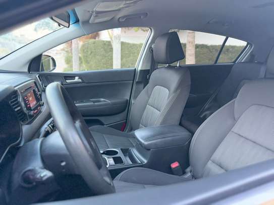 KIA SPORTAGE image 6