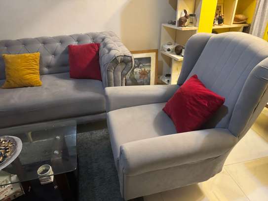 Canapé velours gris 3 places style Chesterfield image 3