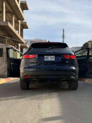 Jaguar F-Pace 2018 SUV noir puissant confortable image 10