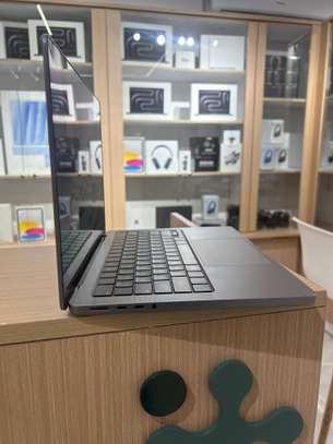 MacBook Pro 2023 14 Pouces - M3 | 8GB RAM | 512 image 3